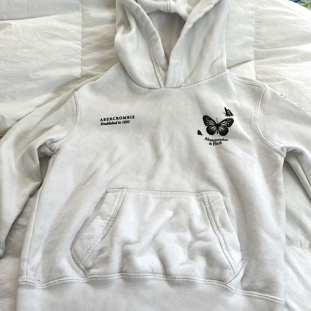 Ambercrombie and fitch sweater kids size 5/6